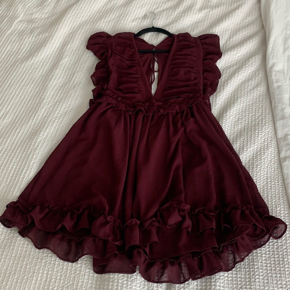 Mini dress, flowy, plum/deep red, open-back
